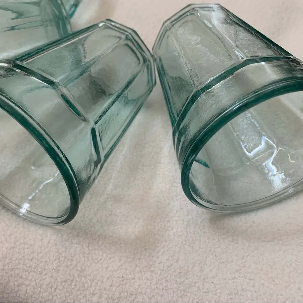 Set of 4 drinking glasses